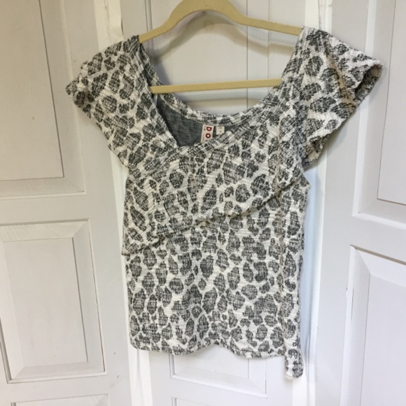 Dolan Left Coast Collection Gray Leopard Print Top - Picture 6 of 14